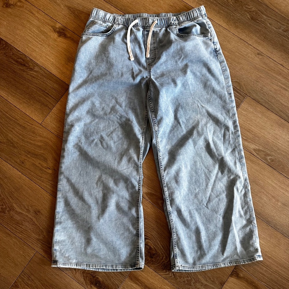 Gap Women XL Regular Light Wash Denim Joggers Wide Leg Elastic Waist Crop Pants